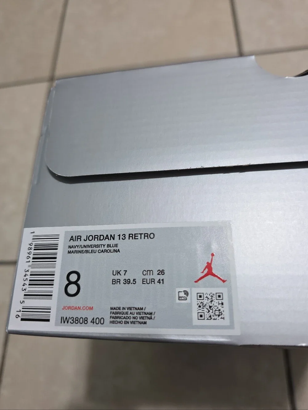 Jordan empty shoe